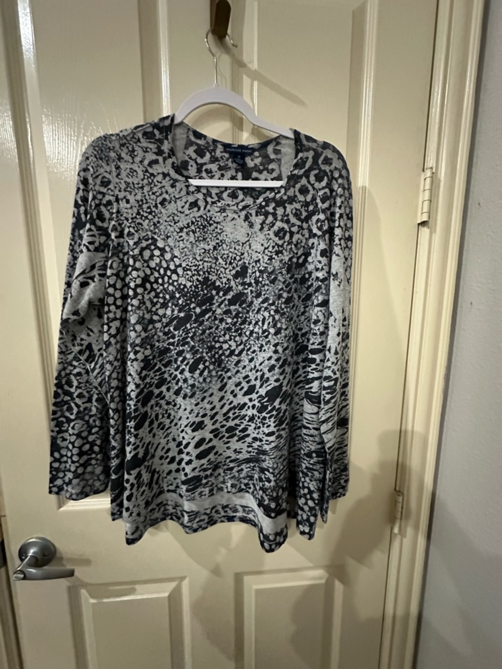 Westbound Women Black & Various shades of Gray Abstract print w/ Long Sleeve Top